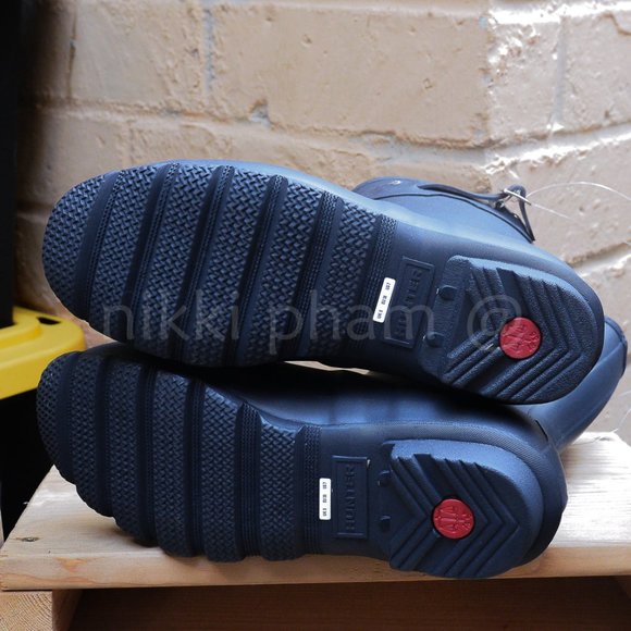 Hunter Women's Original Short Rain Boots in NAVY color . - Picture 3 of 10